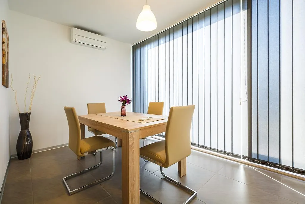 Ivni Apartmani Novigrad Istria