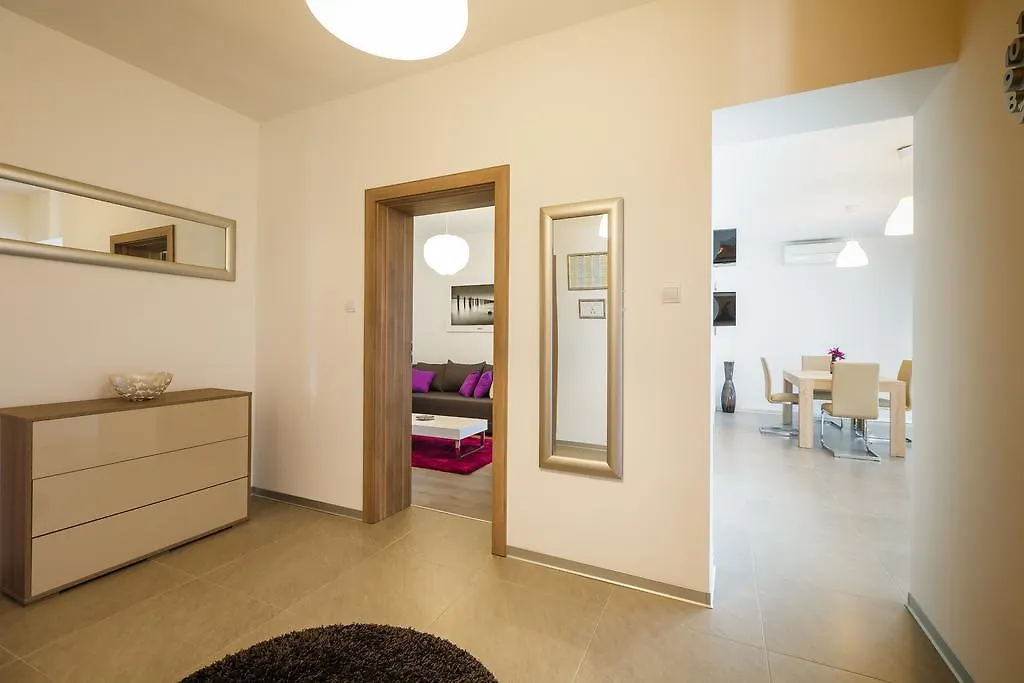 Ivni Apartmani Novigrad Istria 0*,